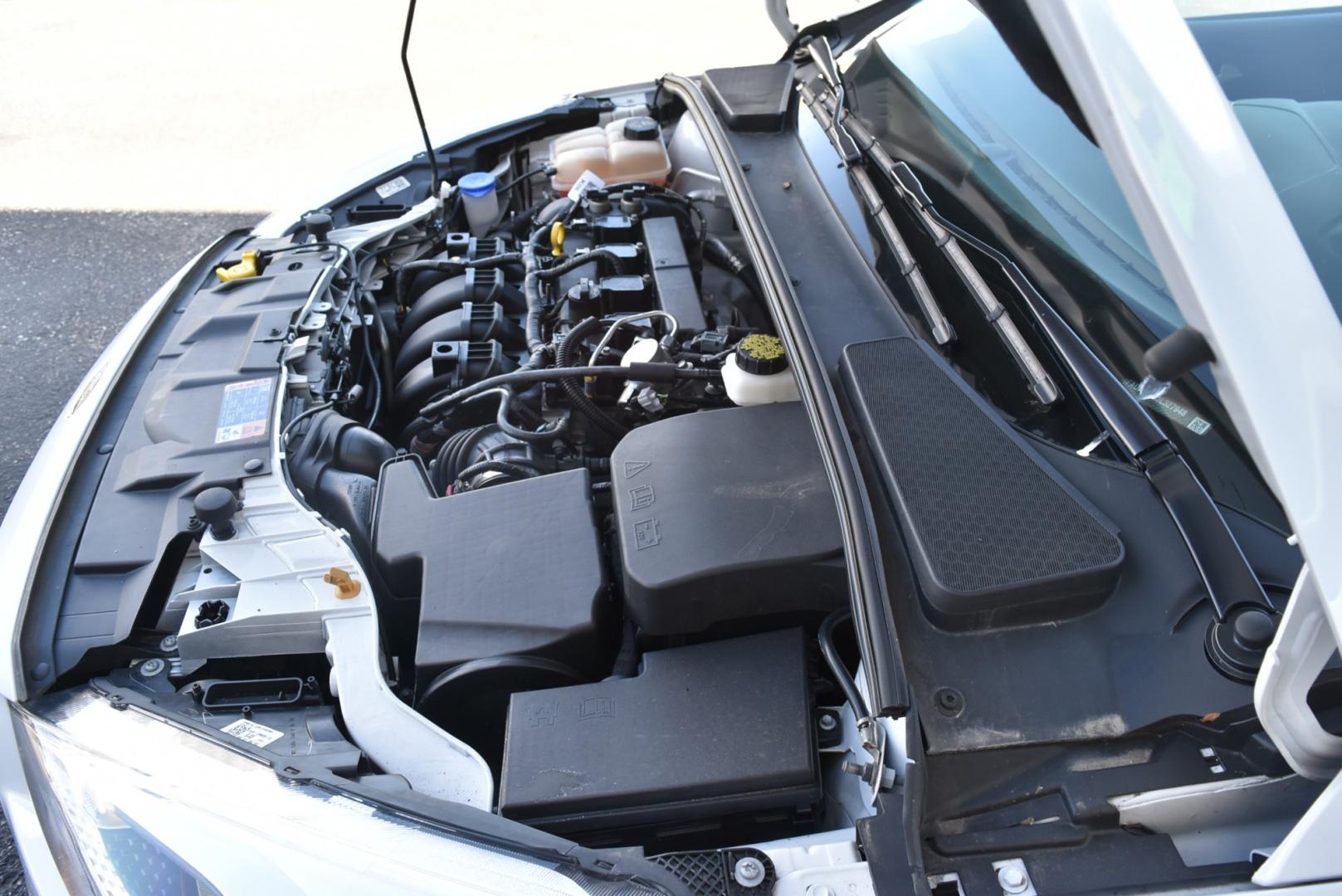 2018 White /Black Ford Focus SE (1FADP3F22JL) with an 2.0L I-4 GDI TI-VCT engine, 6-Speed Powershift Automatic transmission, located at 1600 E Hwy 44, Rapid City, SD, 57703, (605) 716-7878, 44.070232, -103.171410 - Photo#27